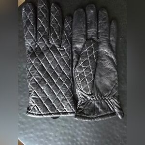 Chic Black Quilted Leather Gloves